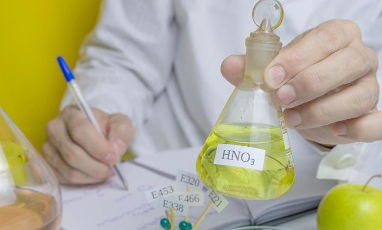 اسید نیتریک چیست و چه کاربردهایی دارد؟