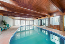 کدامیک گزینه بهتری است استخر روباز یا سرپوشیده